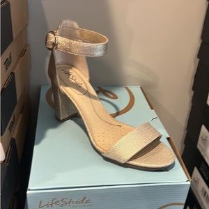 Lifestride heels in brushed gold